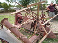 Machine a foin Deering (Fete de la Moisson St Simeon de Bressieux 2006) (3)